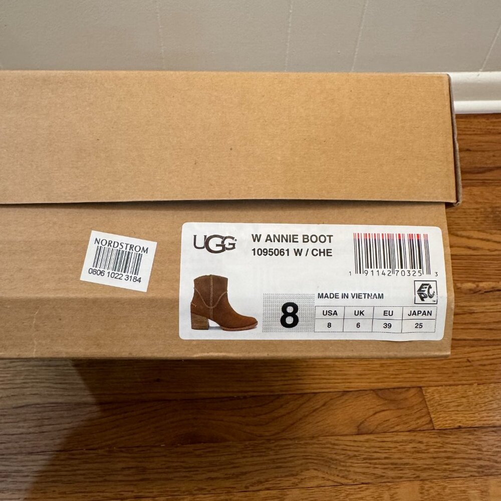 Ugg Women's Annie Boot - Size 8 - image 7